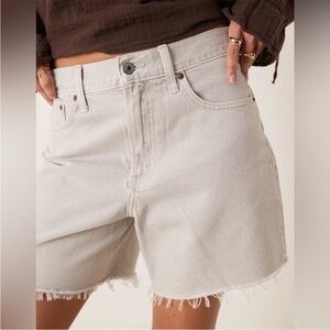 NWT Abercrombie & Fitch High Rise The Loose Jean Shorts - Size 33 - Light Gray